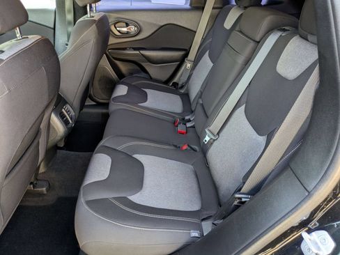 Used 2016 Jeep Cherokee Sport FWD image 24