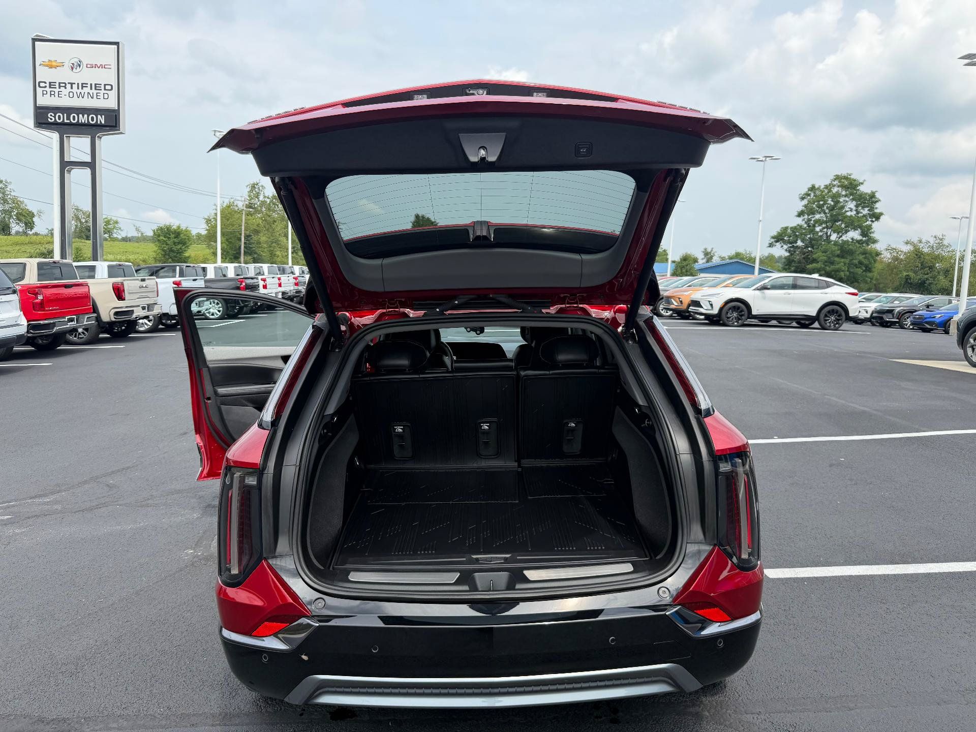 Certified 2025 Cadillac Optiq Sport 2 w/ LPO, Floor Liner Package AWD/4WD image 14