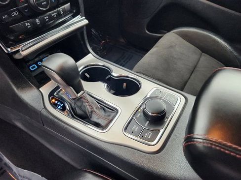 Used 2019 Jeep Grand Cherokee Trailhawk AWD/4WD image 17