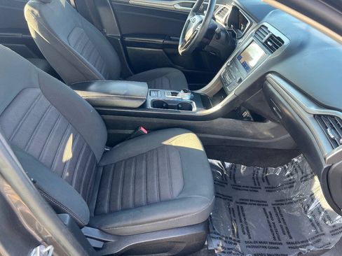 Used 2020 Ford Fusion SE FWD image 26