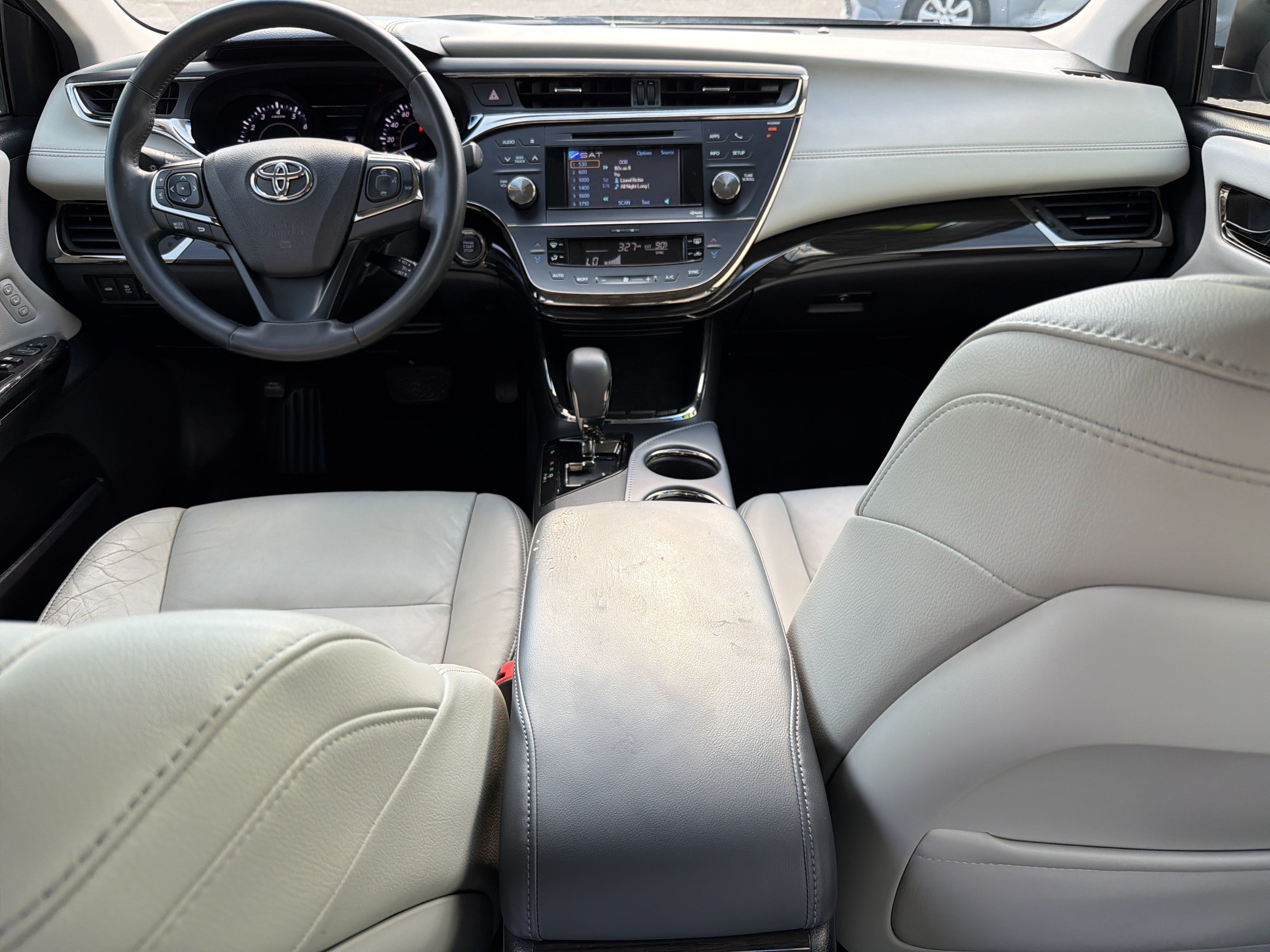 Used 2014 Toyota Avalon XLE Touring FWD image 4