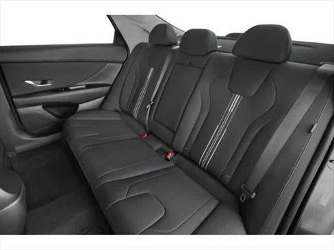 Used 2025 Hyundai Elantra SEL image 9