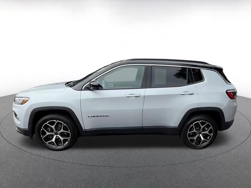 Used 2025 Jeep Compass Limited image 9