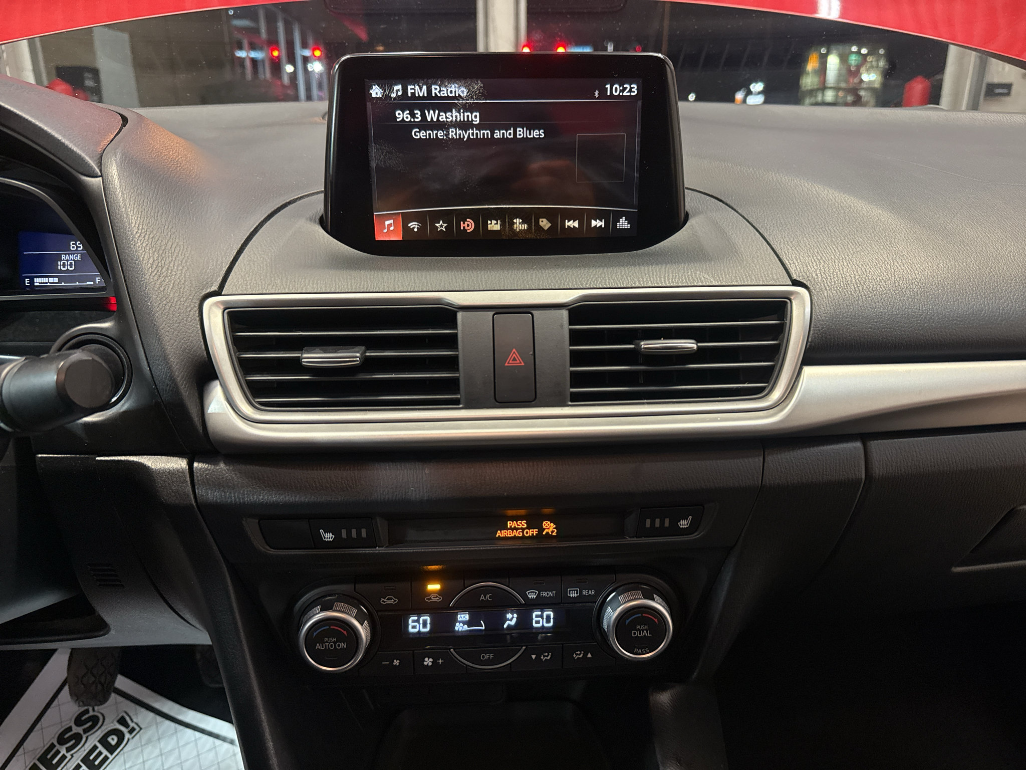 Used 2018 MAZDA MAZDA3 Touring FWD image 14