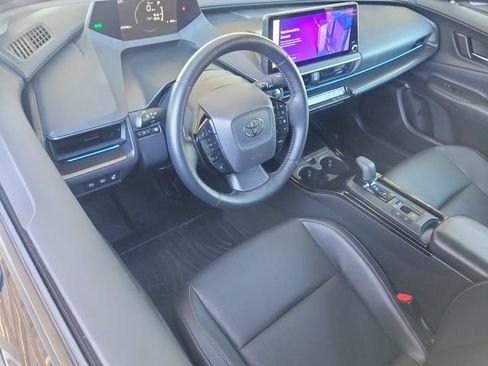 Used 2025 Toyota Prius FWD image 6