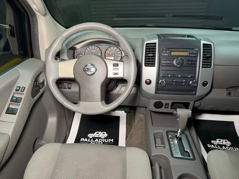 Used 2010 Nissan Frontier SE image 25