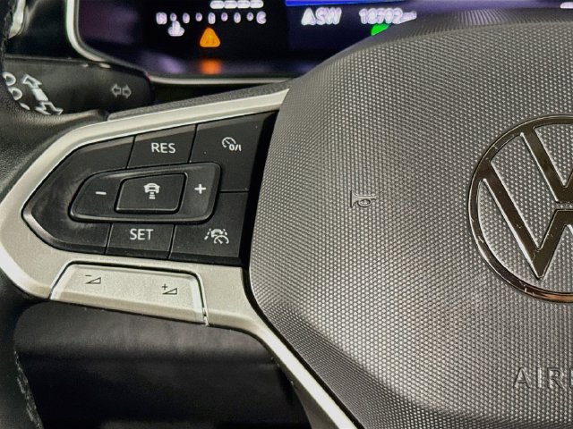 Used 2025 Volkswagen Jetta SE FWD image 11