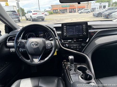 Used 2024 Toyota Camry SE w/ Cold Weather Package FWD image 16