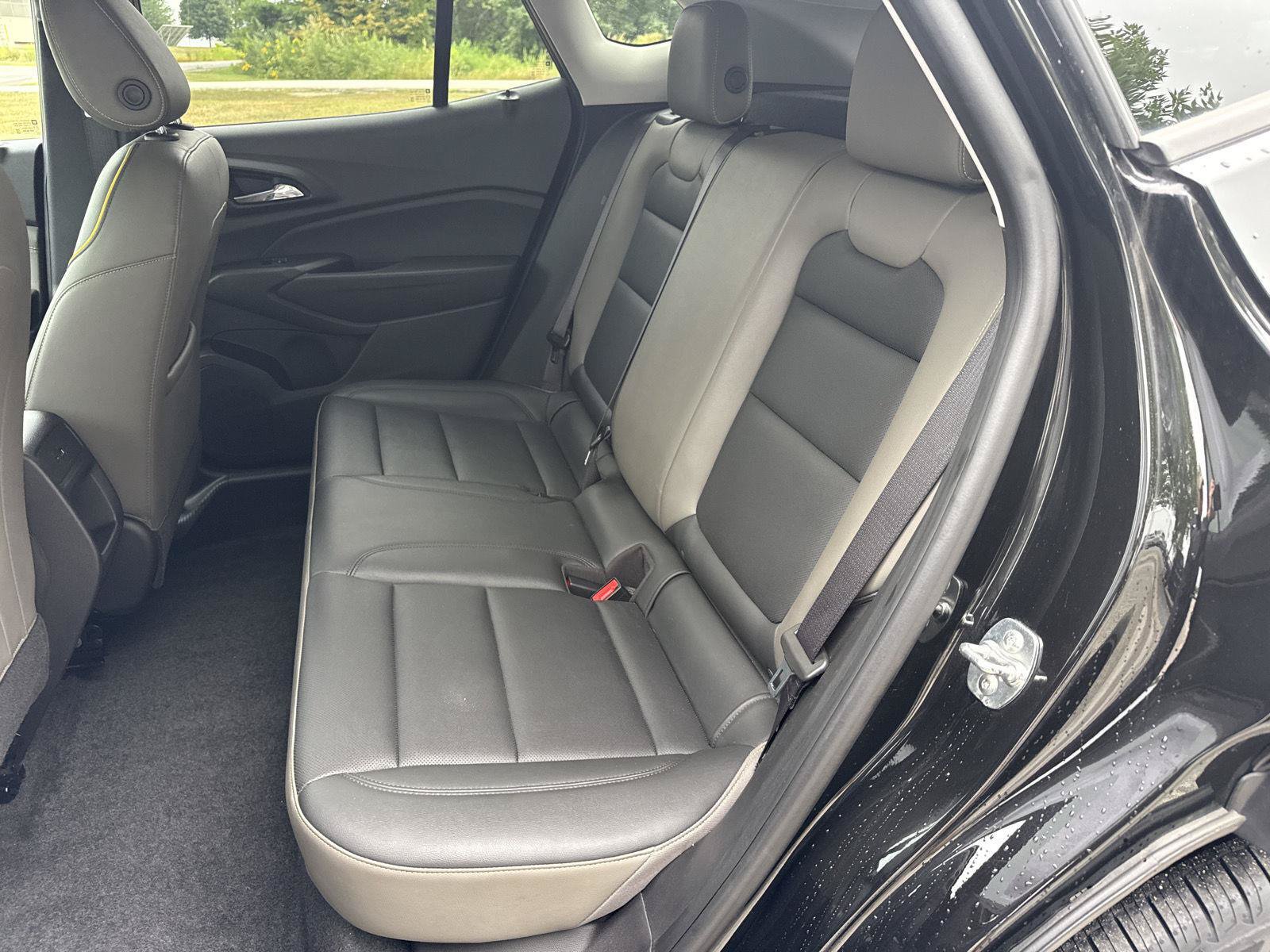 Used 2025 Chevrolet Trax ACTIV w/ Sunroof Package FWD image 13