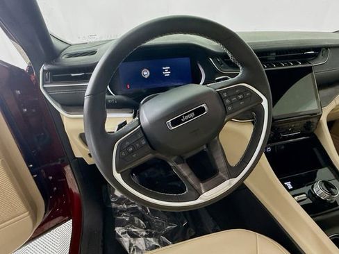 Used 2024 Jeep Grand Cherokee Limited image 11