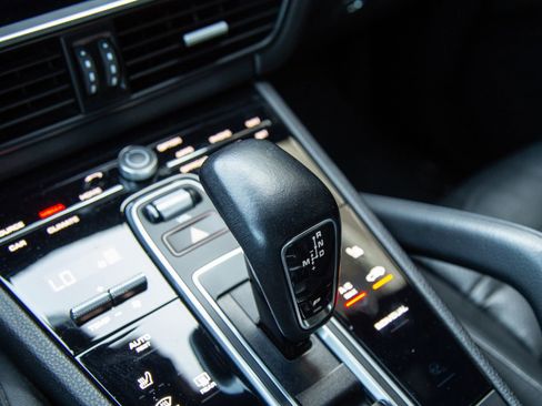 Certified 2023 Porsche Cayenne AWD/4WD image 12