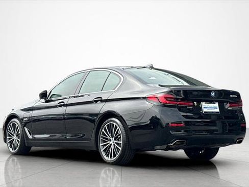 Used 2023 BMW 530e w/ Premium Package image 3