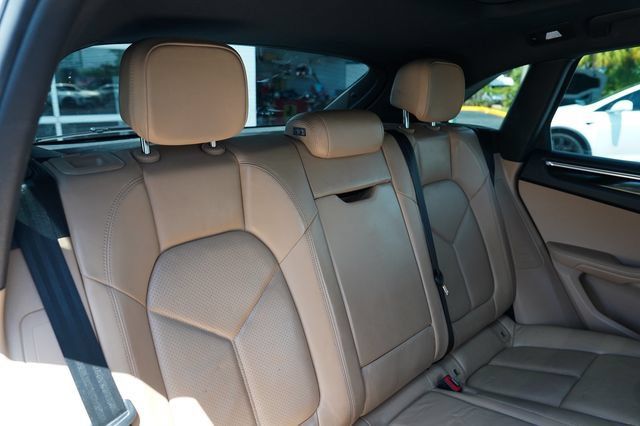 Used 2020 Porsche Macan AWD/4WD image 16