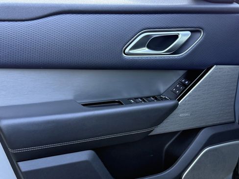 Used 2021 Land Rover Range Rover Velar R-Dynamic S image 13