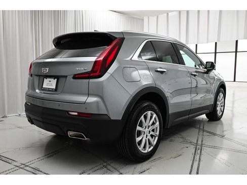 Used 2023 Cadillac XT4 Luxury w/ Cold Weather Package FWD image 7