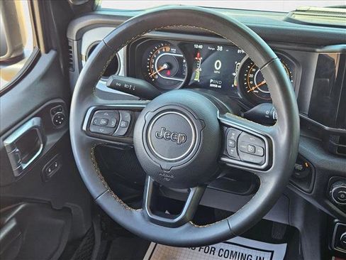 Used 2024 Jeep Gladiator Sport image 11