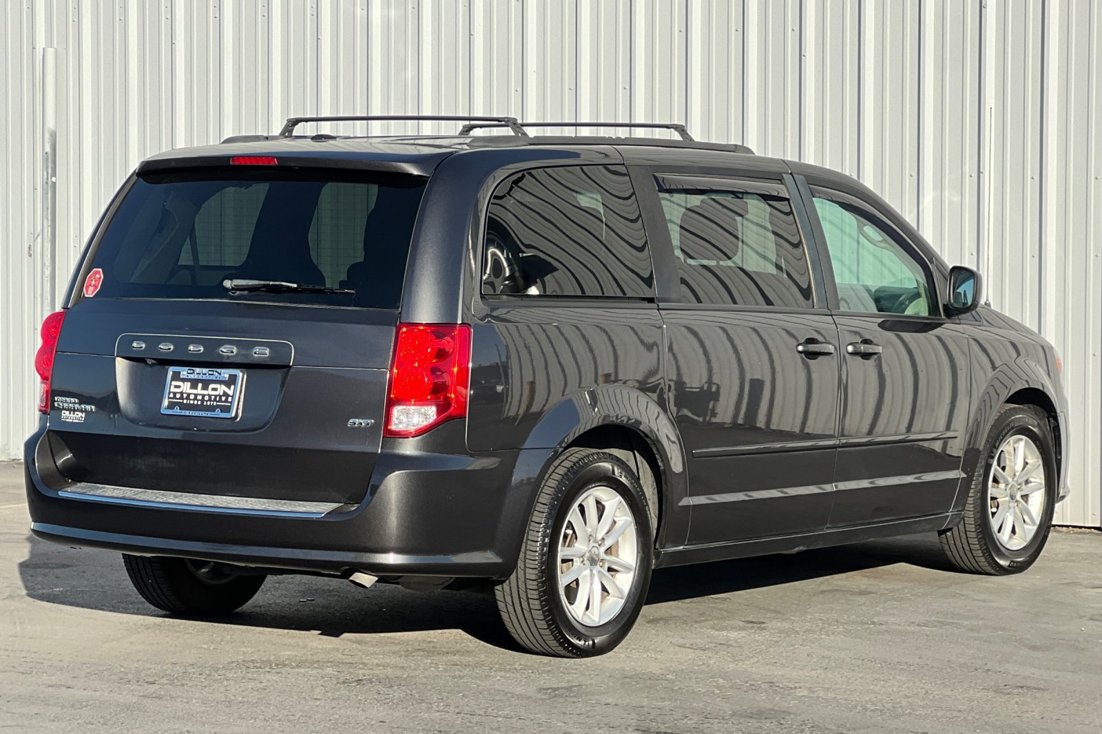 Used 2016 Dodge Grand Caravan SXT w/ UConnect Hands-Free Group FWD image 8