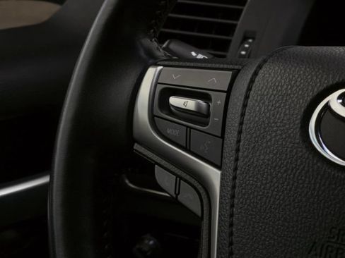 Used 2019 Toyota Land Cruiser AWD/4WD image 27