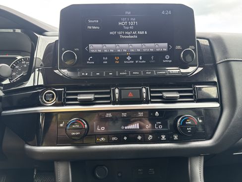 Used 2023 Nissan Pathfinder SL w/ SL Premium Package FWD image 19