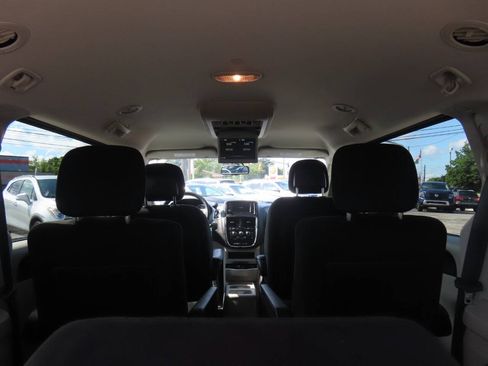 Used 2016 Dodge Grand Caravan SXT w/ Quick Order Package 29G SXT FWD image 15