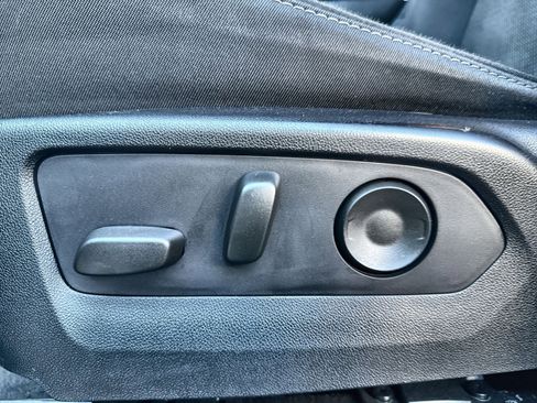 Used 2024 Chevrolet Colorado LT w/ LT Convenience Package II image 14