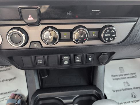 Used 2018 Toyota Tacoma TRD Sport AWD/4WD image 25