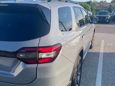 Used 2025 Honda Pilot Elite image 8