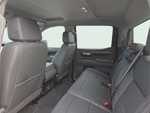 Used 2026 GMC Sierra 1500 SLT AWD/4WD image 10