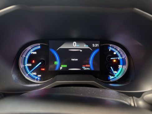 Used 2025 Toyota RAV4 SE image 11