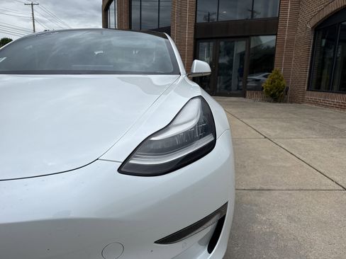 Used 2020 Tesla Model 3 Standard Range RWD image 8