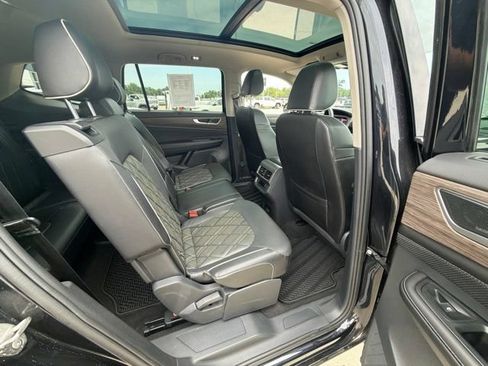 Used 2024 Volkswagen Atlas SEL Premium R-Line AWD/4WD image 29