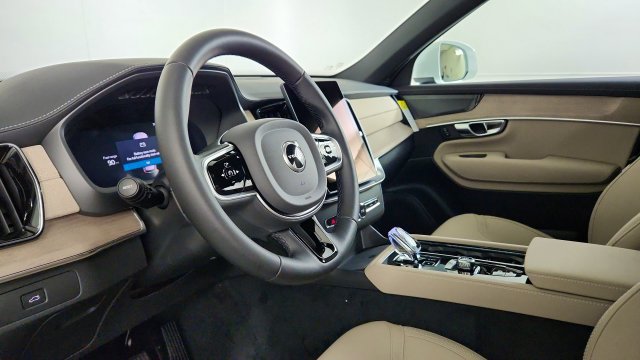 Used 2026 Volvo XC90 B6 Plus w/ Protection Package AWD/4WD image 12