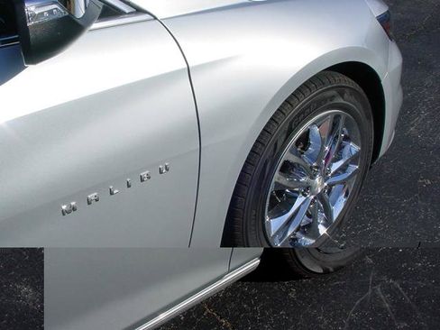 Used 2018 Chevrolet Malibu LT image 19