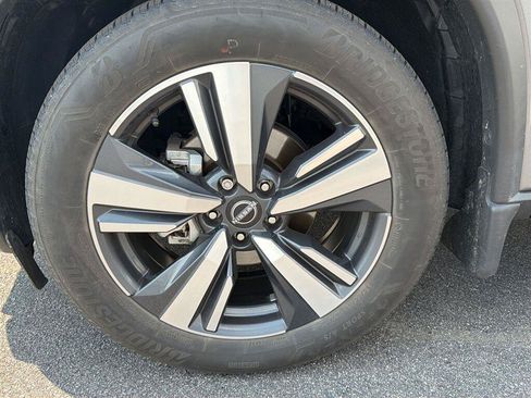 Used 2024 Nissan Rogue SL w/ SL Premium Package FWD image 7