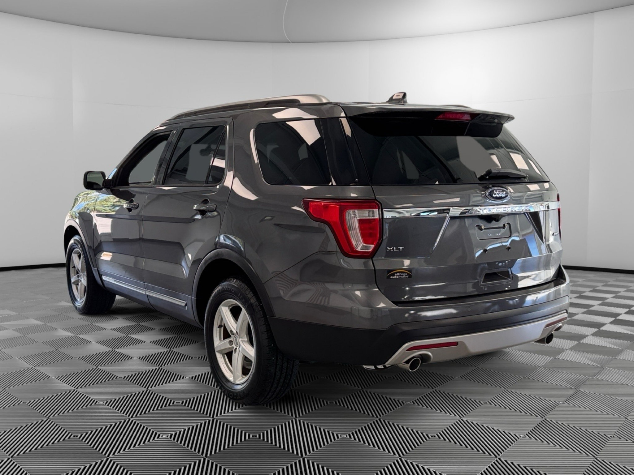 Used 2016 Ford Explorer XLT w/ Equipment Group 202A AWD/4WD image 6