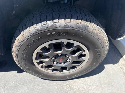 Used 2025 Toyota Tacoma TRD Off-Road AWD/4WD image 25