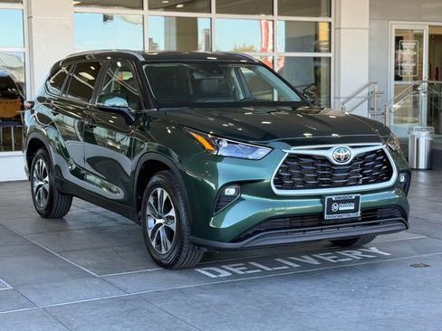 Certified 2024 Toyota Highlander XLE image 7