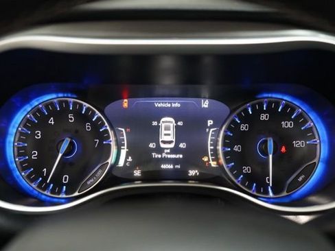 Used 2024 Chrysler Pacifica Touring-L image 24