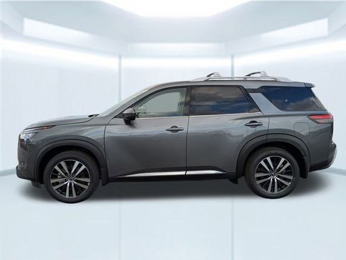 New 2025 Nissan Pathfinder Platinum image 2