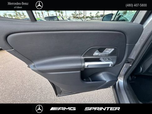 Used 2022 Mercedes-Benz GLB 250 4MATIC image 24