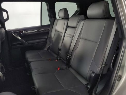 Used 2023 Lexus GX 460 Premium w/ Premium Package image 19