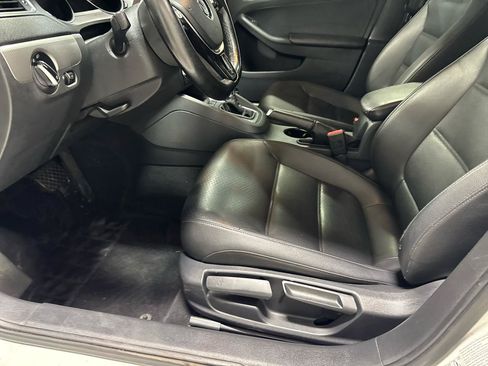 Used 2017 Volkswagen Jetta SE FWD image 15