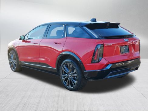 Used 2025 Cadillac Optiq Sport 2 w/ LPO, Floor Liner Package AWD/4WD image 4
