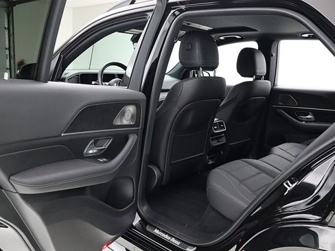 Used 2024 Mercedes-Benz GLE 580 4MATIC w/ Night Package image 39