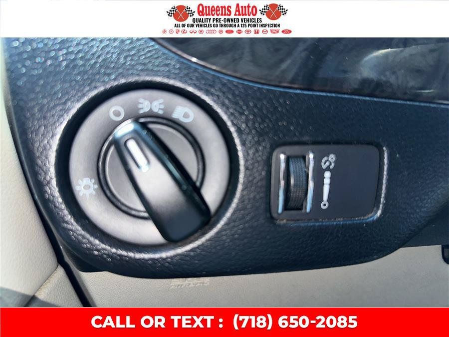 Used 2019 Dodge Grand Caravan SE FWD image 19