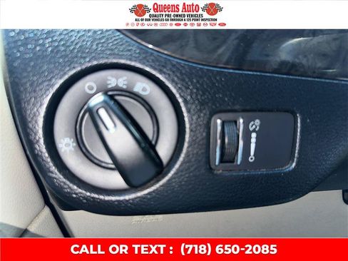 Used 2019 Dodge Grand Caravan SE FWD image 19