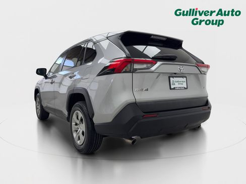 Used 2022 Toyota RAV4 LE FWD image 5