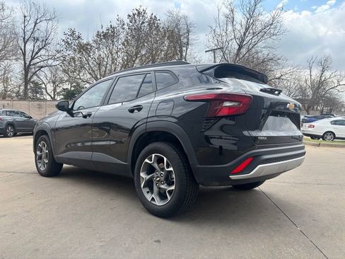 Used 2025 Chevrolet Trax LT w/ Driver Confidence Package image 4