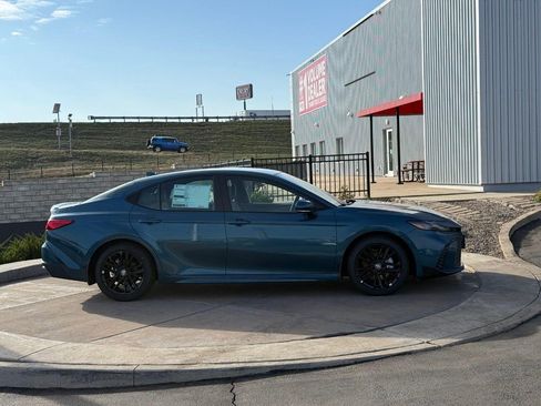 New 2026 Toyota Camry SE (Natl) image 2