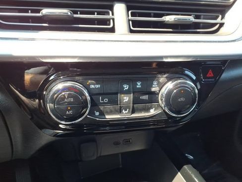 Used 2024 Chevrolet Trax LT w/ Driver Confidence Package FWD image 19